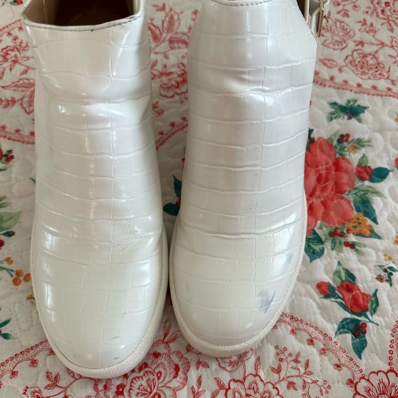 Women’s Wedge Sneakers - Picture 2 of 5